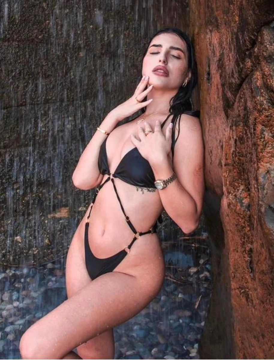 Arina escort in Moscow