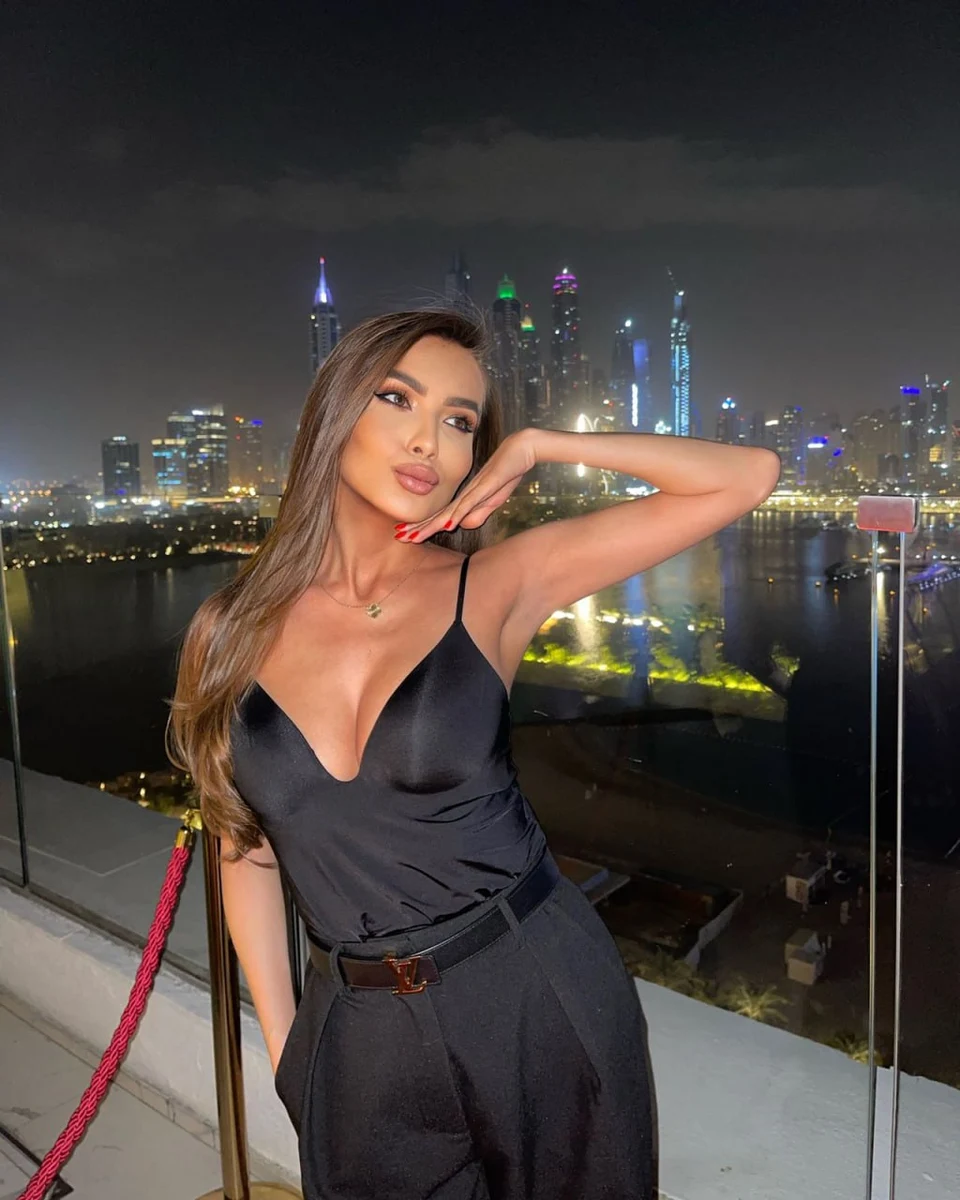 Simona escort in Moscow