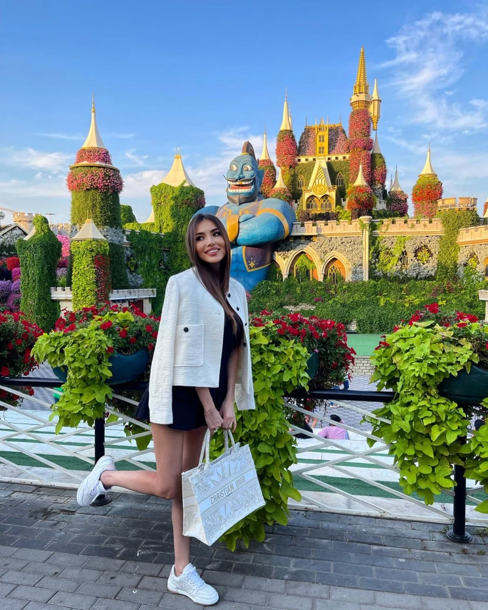 Simona escort in Moscow